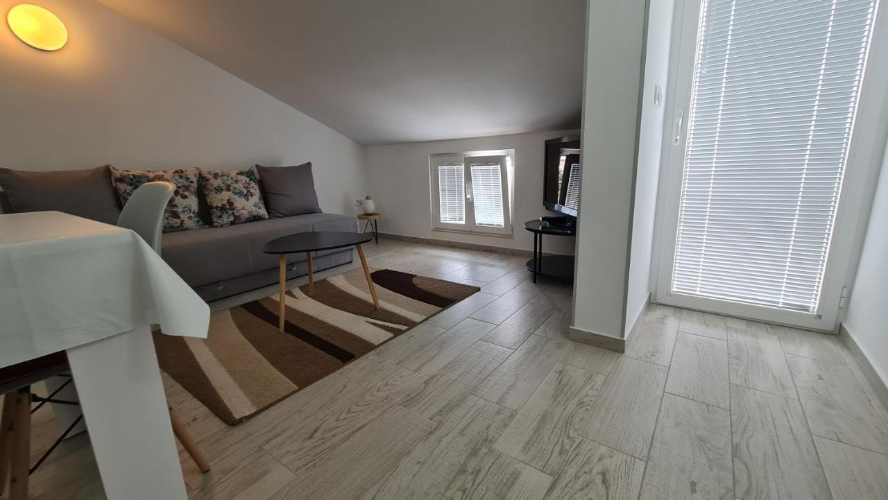 Apartmani Dami Novalja Zewnętrze zdjęcie